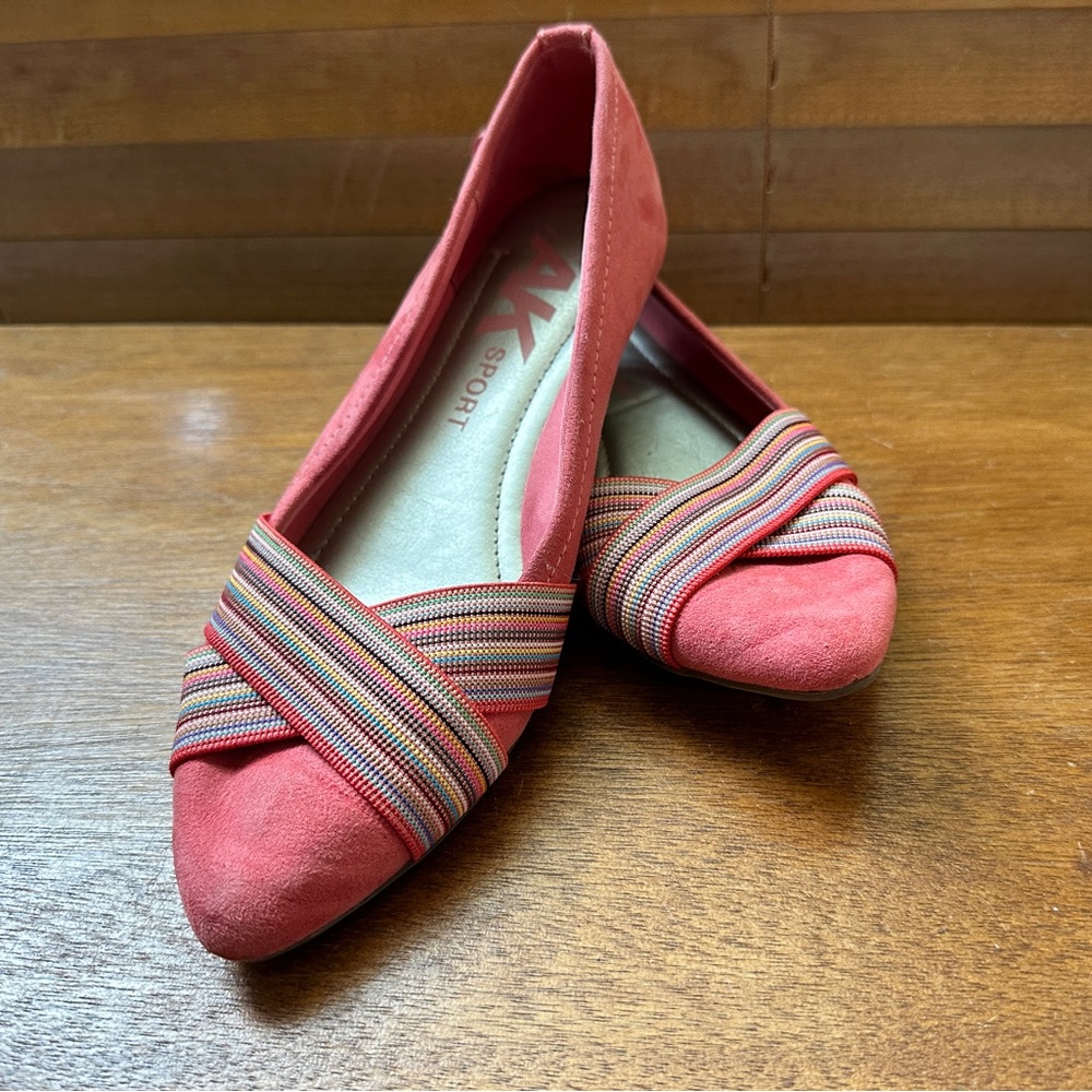 Suede-like pointed-toe flats in gorgeous coral color